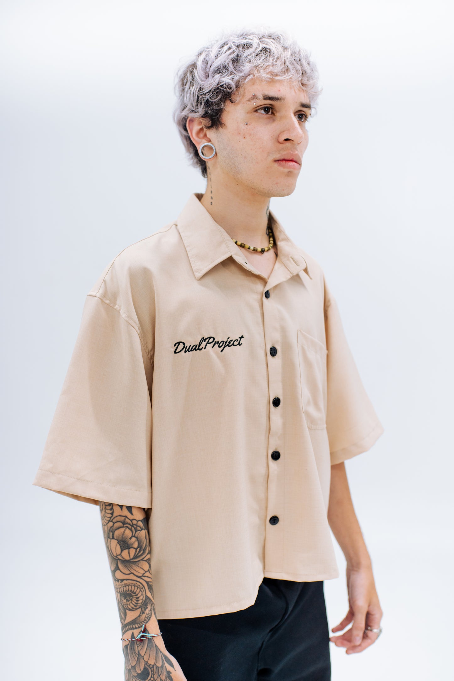 Camisa básica arena