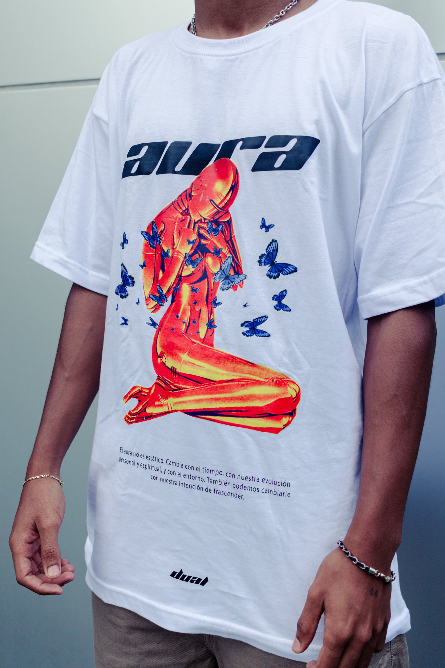 CAMISETA AURA ESTATUA